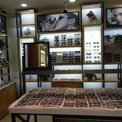 新視界眼鏡店（百聯(lián)徐匯店） 專業(yè)配鏡，點(diǎn)亮清晰視界